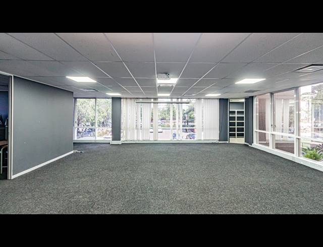 242M² OFFICE TO LET IN FERNDALE